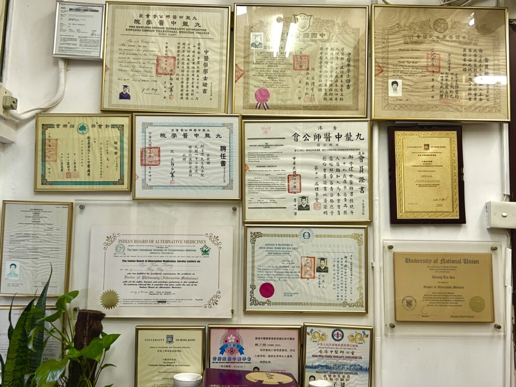 鄺醫師資歷